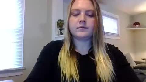 Snapshot of phatassblond chatting on February 11, 7:27 pm PhatAssBlond online show from February 11, 7:27 pm