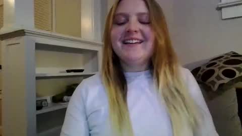Snapshot of phatassblond chatting on February 14, 1:13 am PhatAssBlond online show from February 14, 1:13 am