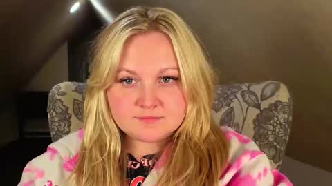 PhatAssBlond online show from May 2, 3:44 am