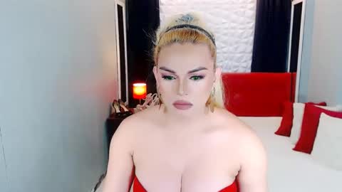 Snapshot of phenominalduodiva chatting on June 11, 5:22 pm cervena online show from June 11, 5:22 pm