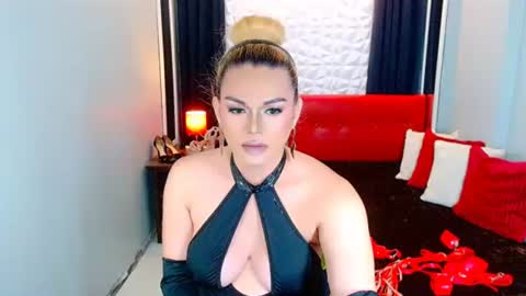 Snapshot of phenominalduodiva chatting on July 24, 3:54 pm cervena online show from July 24, 3:54 pm