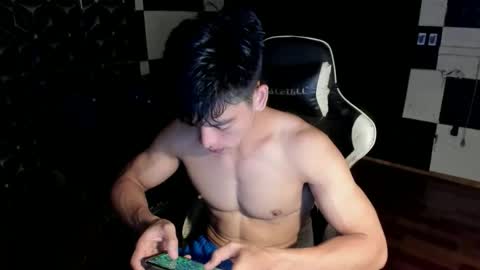 Snapshot of philhotbody chatting on November 18, 10:20 am AJ online show from November 18, 10:20 am