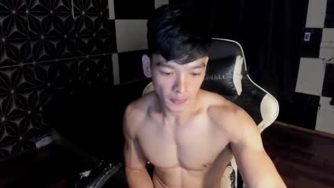 Snapshot of philhotbody chatting on December 3, 9:29 am AJ online show from December 3, 9:29 am