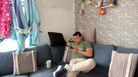 Snapshot of philipe_inzagui chatting on February 23, 7:11 pm Philipe online show from February 23, 7:11 pm