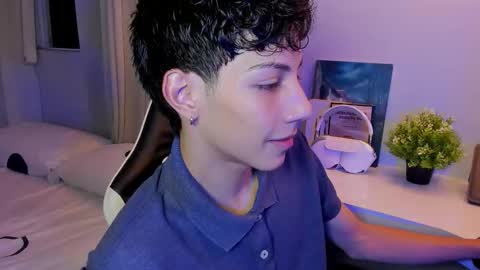 Snapshot of philipe_moonlight_ chatting on October 14, 5:41 am Phil.   INDEPENDENT MODEL online show from October 14, 5:41 am
