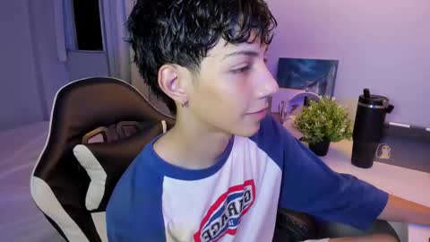 Snapshot of philipe_moonlight_ chatting on October 19, 4:57 am Phil.   INDEPENDENT MODEL online show from October 19, 4:57 am