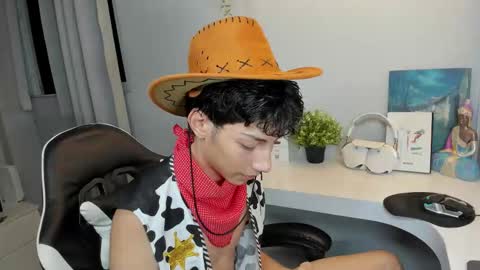 Snapshot of philipe_moonlight_ chatting on November 1, 2:02 am Phil. INDEPENDENT MODEL online show from November 1, 2:02 am