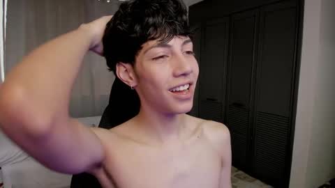 Snapshot of philipe_moonlight_ chatting on May 19, 7:09 pm Phil. INDEPENDENT MODEL online show from May 19, 7:09 pm