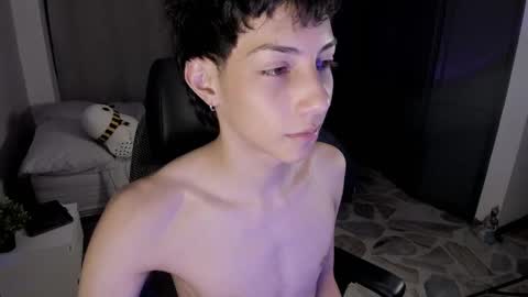 Snapshot of philipe_moonlight_ chatting on May 25, 3:01 am Phil. INDEPENDENT MODEL online show from May 25, 3:01 am