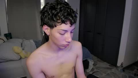 Snapshot of philipe_moonlight_ chatting on May 27, 9:56 pm Phil. INDEPENDENT MODEL online show from May 27, 9:56 pm