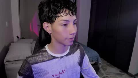 Snapshot of philipe_moonlight_ chatting on May 29, 5:49 am Phil. INDEPENDENT MODEL online show from May 29, 5:49 am