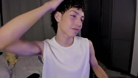 Snapshot of philipe_moonlight_ chatting on June 5, 11:21 pm Phil. INDEPENDENT MODEL online show from June 5, 11:21 pm