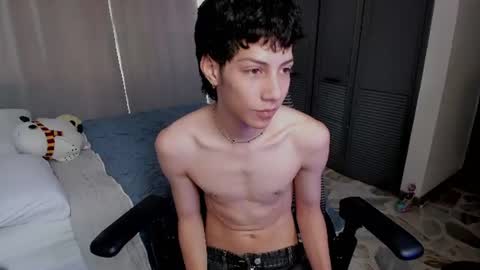 Snapshot of philipe_moonlight_ chatting on June 15, 5:26 pm Phil. INDEPENDENT MODEL online show from June 15, 5:26 pm