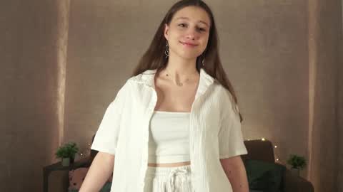 Snapshot of philippadelmore chatting on January 11, 6:44 pm Bella online show from January 11, 6:44 pm