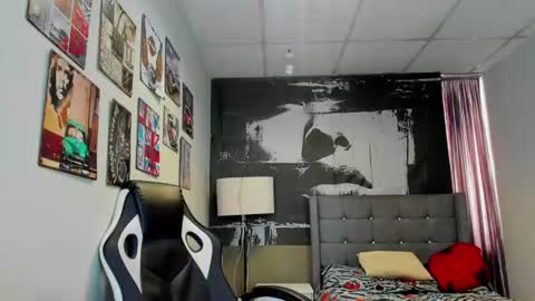 PHILLIP online show from July 5, 8:05 pm