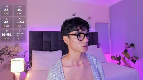 Snapshot of phillicious_ chatting on November 21, 10:30 pm Phillip online show from November 21, 10:30 pm