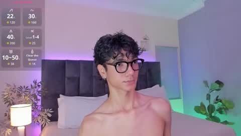 Snapshot of phillicious_ chatting on December 16, 11:10 pm Phillip online show from December 16, 11:10 pm