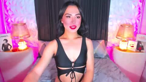 Snapshot of phlaura chatting on December 2, 7:36 am laura online show from December 2, 7:36 am