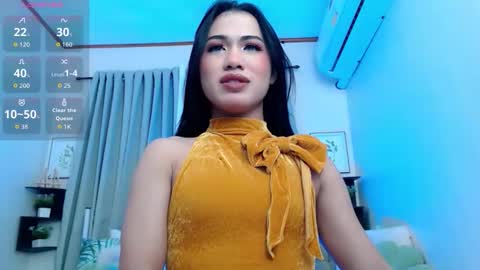 Snapshot of phlaura chatting on November 1, 5:15 pm laura online show from November 1, 5:15 pm