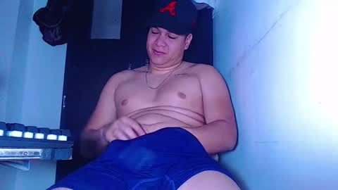 Snapshot of phoenixgnz08 chatting on May 26, 12:34 pm AdnierGnz online show from May 26, 12:34 pm