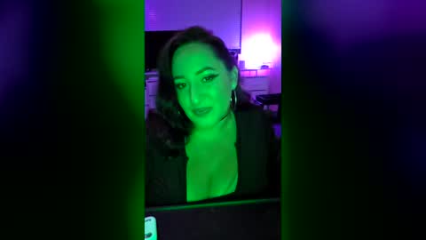 Snapshot of phoenixpowers chatting on August 1, 8:02 am phoenixpowers online show from August 1, 8:02 am