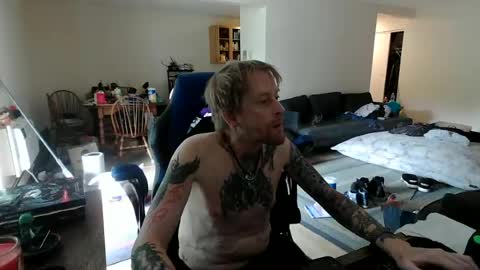 Snapshot of phrostdd chatting on June 28, 1:39 pm FrankenDaddy online show from June 28, 1:39 pm