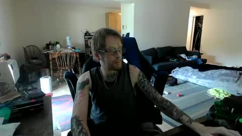 Snapshot of phrostdd chatting on July 5, 12:34 pm FrankenDaddy online show from July 5, 12:34 pm