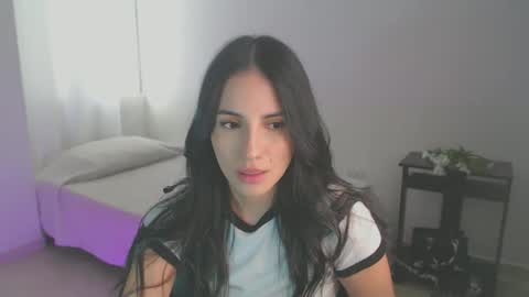 Pia online show from December 15, 9:41 pm