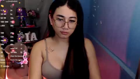 Snapshot of pia_worthsback chatting on January 21, 10:41 pm Pia online show from January 21, 10:41 pm