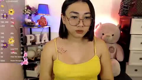 Snapshot of pia_worthsback chatting on February 5, 12:38 pm Pia online show from February 5, 12:38 pm