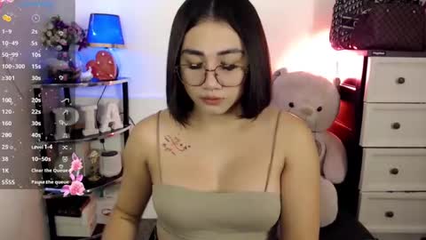 Snapshot of pia_worthsback chatting on February 6, 8:18 am Pia online show from February 6, 8:18 am