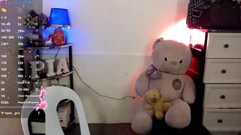 Snapshot of pia_worthsback chatting on February 6, 1:10 pm Pia online show from February 6, 1:10 pm