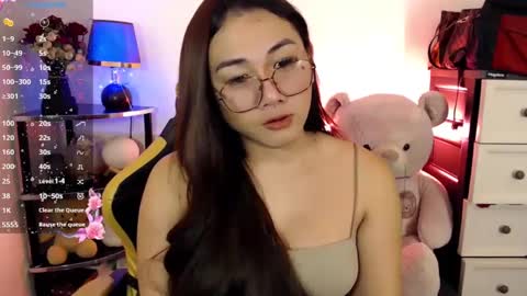 Snapshot of pia_worthsback chatting on February 13, 11:39 am Pia online show from February 13, 11:39 am