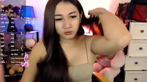 Snapshot of pia_worthsback chatting on February 14, 10:17 am Pia online show from February 14, 10:17 am