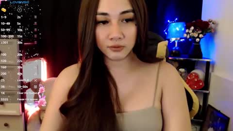 Snapshot of pia_worthsback chatting on March 9, 8:31 pm Pia online show from March 9, 8:31 pm