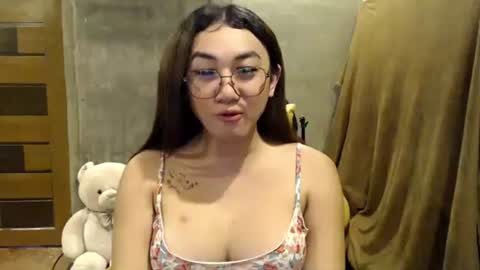 Snapshot of pia_worthsback chatting on November 22, 2:16 pm Pia online show from November 22, 2:16 pm