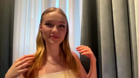 Snapshot of piastonesifer chatting on July 5, 6:15 pm Kristie online show from July 5, 6:15 pm