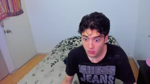 picaszomilos350 online show from March 3, 6:41 am