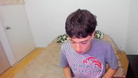 picaszomilos350 online show from March 15, 7:03 am