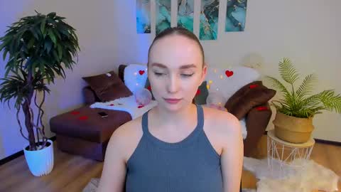 Emelie online show from February 22, 1:13 pm