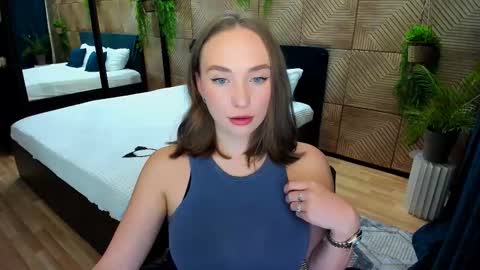 Emelie online show from September 14, 7:24 pm