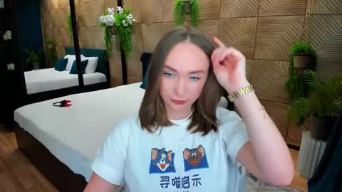 Emelie online show from September 28, 7:41 pm