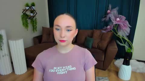 Emelie online show from November 18, 4:33 pm