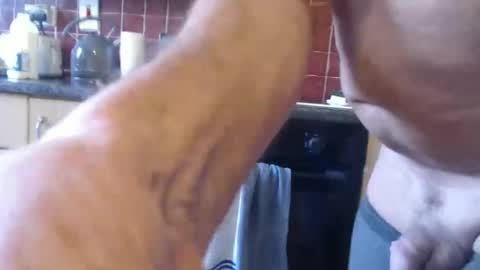 Snapshot of piercedcock069 chatting on October 4, 9:18 am piercedcock069 online show from October 4, 9:18 am