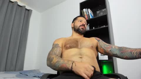 Snapshot of pierrevidal chatting on January 19, 1:33 pm Pierre online show from January 19, 1:33 pm