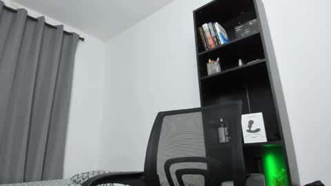 Snapshot of pierrevidal chatting on January 31, 11:03 pm Pierre online show from January 31, 11:03 pm