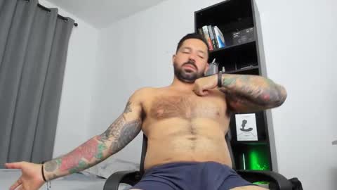 Snapshot of pierrevidal chatting on February 4, 2:28 am Pierre online show from February 4, 2:28 am