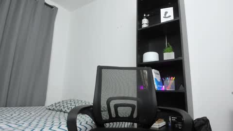 Snapshot of pierrevidal chatting on February 16, 12:41 am Pierre online show from February 16, 12:41 am