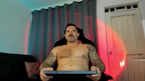 Snapshot of pierrevidal chatting on October 19, 12:11 am Pierre online show from October 19, 12:11 am