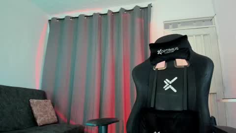 Snapshot of pierrevidal chatting on November 7, 10:10 pm Pierre online show from November 7, 10:10 pm